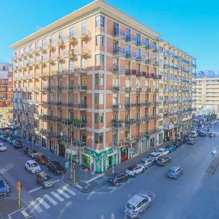 B&B Salerno Centrale Πανσιόν Σαλέρνο